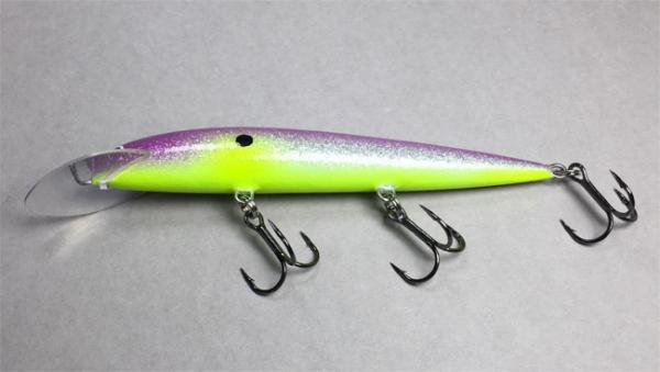 Karikko Wobbler, Länge: 11 cm, Farbe: Pink Yellow Dot 115, schwimmend, von Suomen Uistin The Finnish Lure Company (Jarmo Rapala)